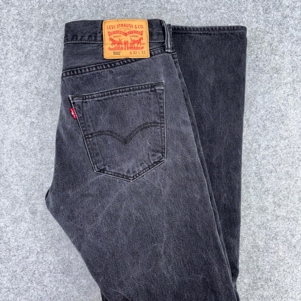 Levis 501 Original Fit Jeans Mens 32x32 Faded Black Denim Button Fly Straight
